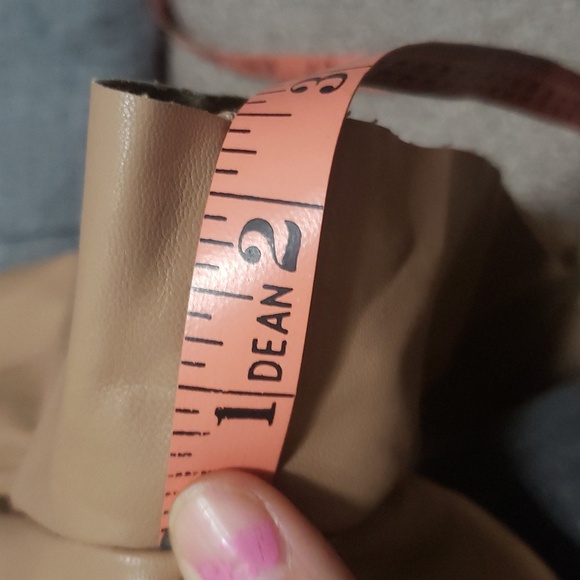 Dèluc Women's High WaistedTan Shorts 2"inseam Xs - Picture 4 of 4